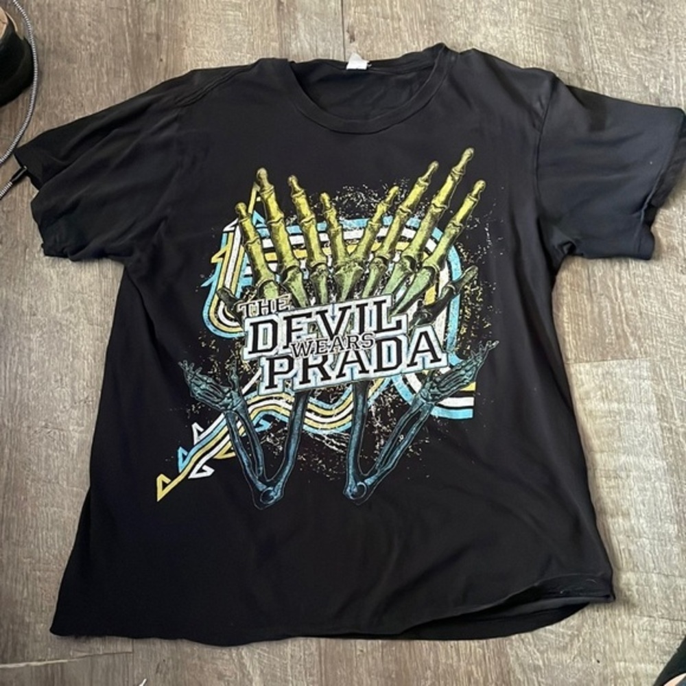 Medium devil wears Prada band t shirt vintage